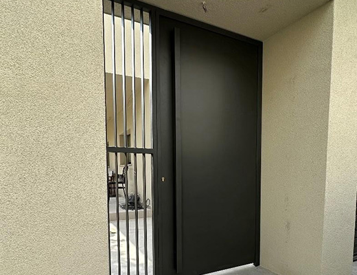 metalliki-oikiaki-porta